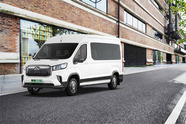 尊龙凯时大通MAXUS轻客家族“三电齐发”，大拿M1携手2025款新途EV70、新途EV90上市发布